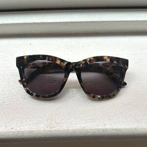 Stylish Tortoise Shell Sunglasses